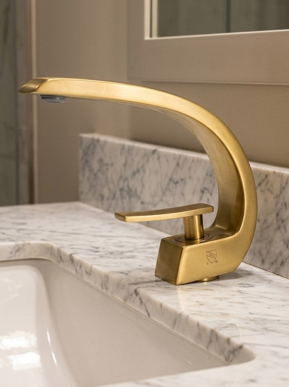 Modern Brushed Gold Single-Handle European Model Bathroom Faucet